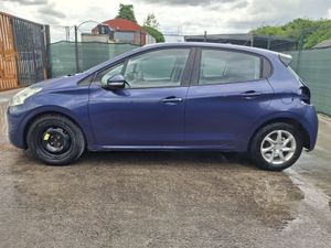 2013 Peugeot 208  1.4 Diesel  Automatic - Image 3