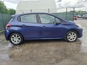 2013 Peugeot 208  1.4 Diesel  Automatic - Image 2