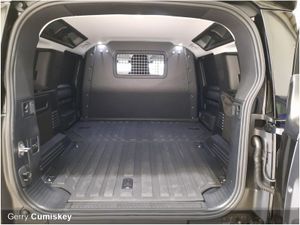 Land Rover Defender 110  3.0D  D250 X-Dynamic SE - Image 4