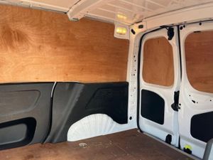 Vauxhall Combo 1.6 Turbo D 2000 Sportive Panel Van - Image 4