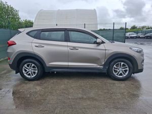 2018 Hyundai Tuscon  Light damage - Image 2