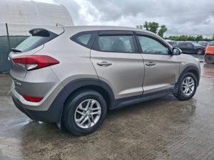 2018 Hyundai Tuscon  Light damage - Image 3