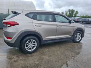 2018 Hyundai Tuscon  Light damage - Image 3