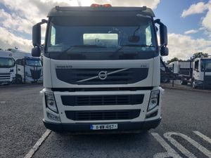 2011 VOLVO FM 11 410HP 6X2 with 31ft body - Image 2