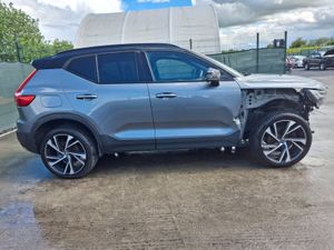 182 Volvo XC40  R Design  D3  Awd  79 miles  Autom - Image 4