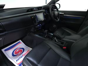 Toyota Hilux 2.8 Invincible X Auto - Image 4