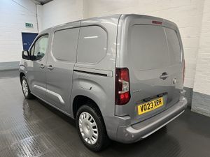 2023 Vauxhall Combo Panel Van - Image 4