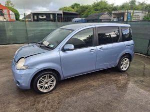 2011 Toyota Sienta    Automatic - Image 2