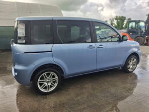 2011 Toyota Sienta    Automatic - Image 3