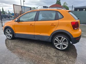 2012 Vw polo Cross 1.2  Automatic - Image 2