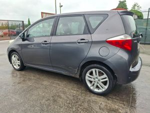 2011 Toyota Verso-S Automatic  131 km - Image 4
