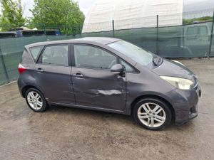 2011 Toyota Verso-S Automatic  131 km - Image 2