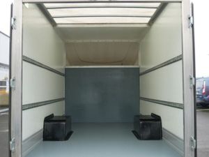 VB - 2022 Renault Trucks Trafic Luton Box Van - Image 2