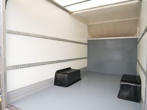 VB - 2022 Renault Trucks Trafic Luton Box Van - Image 3