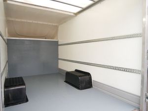 VB - 2022 Renault Trucks Trafic Luton Box Van - Image 4