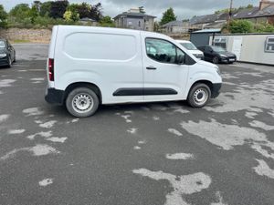Opel Combo KOMF L1H1-1.5 100PS D 3DR KOMFORT TRIM - Image 2