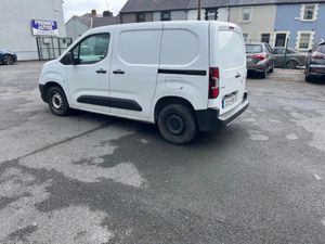 Opel Combo KOMF L1H1-1.5 100PS D 3DR KOMFORT TRIM - Image 4