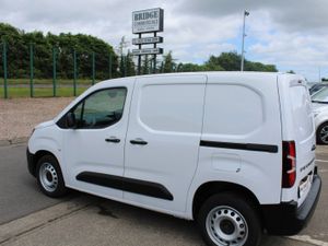 2025 Peugeot Partner Enterprise - Image 4