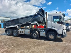 2022 Volvo FMX420 8x4 Tipper - Image 2