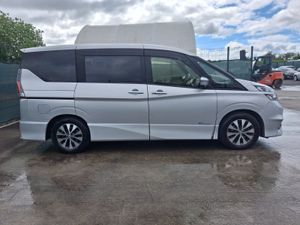 172 Nissan Serena  8Seater  Hybrid  Automatic - Image 4