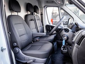 Citroen Relay 250 33 L2H2 2.2 Diesel 120HP - €37, - Image 4