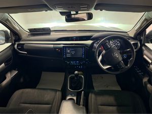 Toyota Hilux INVINCIBLE D-4D 4WD DCB - Image 3