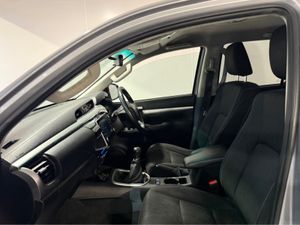 Toyota Hilux INVINCIBLE D-4D 4WD DCB - Image 4