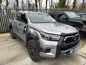 25 Hilux Invincible 2.8 Diesel Auto 28km - Image 2
