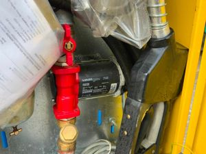 440lts FUEL BOWSER / STORAGE CUBE......2070h. - Image 3