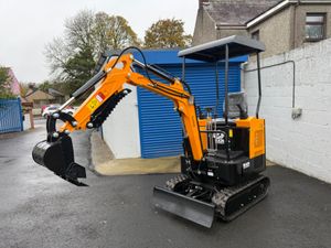 1.5 Ton Mini digger NEW PETROL €7,995 ONLY - Image 3
