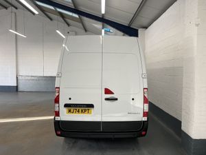 2024 Renault Master Medium Roof Panel Van - Image 3