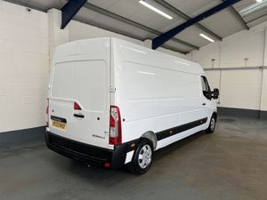 2023 Renault Master Medium Roof Panel Van - Image 2