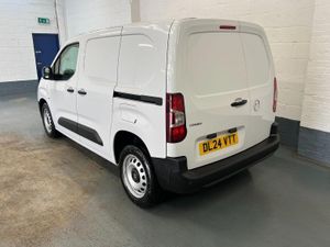 2024 Vauxhall Combo Panel Van - Image 3