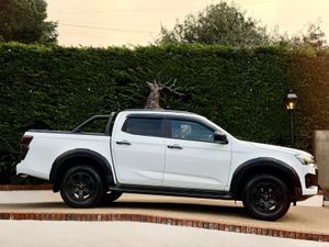 252 Isuzu DMax LSE great spec only 6500km incl vat - Image 3