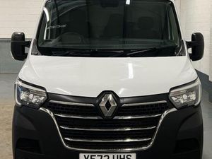 2023 Renault Master Medium Roof Panel Van - Image 3