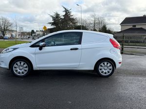 ABSOLUTELY IMMACULATE 2012 1.4 DIESEL FIESTA - Image 4