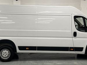 2023 Peugeot Boxer High Roof Panel Van - Image 3