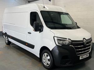 2023 Renault Master Medium Roof Panel Van - Image 2