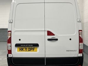 2021 Renault Master Medium Roof Panel Van - Image 4