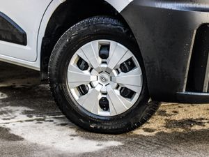 2025 NISSAN INTERSTELLAR MWB - Image 2