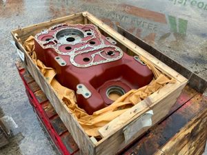 UNUSED CASE 521 / 621 LOADER TRANSMISSION. - Image 4