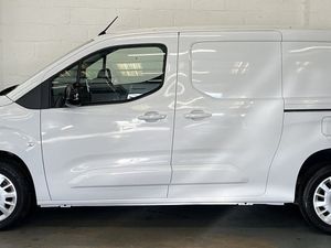 2023 Vauxhall Combo Panel Van - Image 4