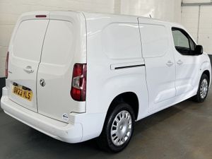 2023 Vauxhall Combo Panel Van - Image 3