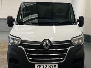 2023 Renault Master Medium Roof Panel Van - Image 3