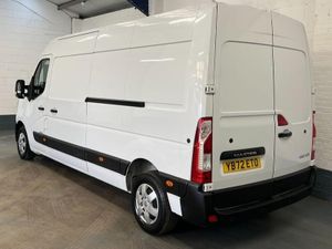 2023 Renault Master Medium Roof Panel Van - Image 2