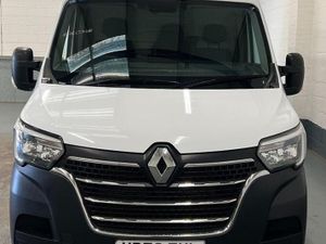 2023 Renault Master Medium Roof Panel Van - Image 2