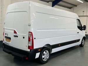 2022 Nissan Interstar Medium Roof Panel Van - Image 2