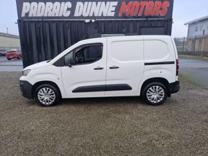 Peugeot Partner Pro Plus NO VAT Low KMs - Image 4