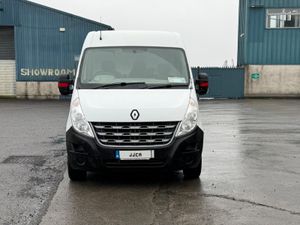 ABSOLUTELY IMMACULATE 2014 LWB MASTER - Image 2