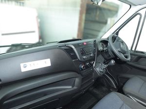 2021 Iveco Daily Luton Box Van - Image 4